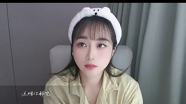 Snapshot of Honeysexy-1 chatting on 10.23.25 Honeysexy-1 online show from 10.23.25