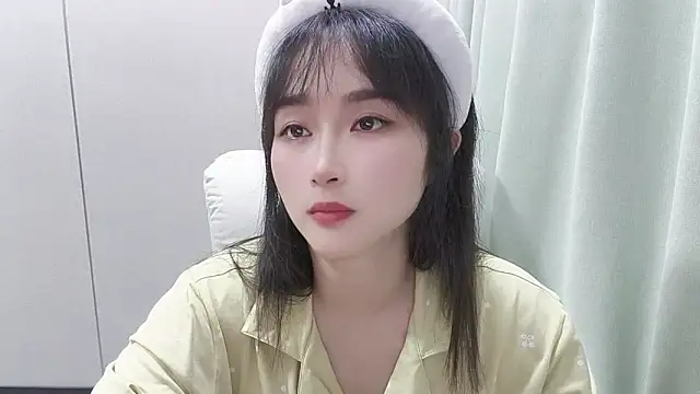 Snapshot of Honeysexy-1 chatting on 10.28.25 Honeysexy-1 online show from 10.28.25