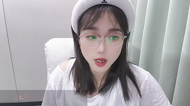 Snapshot of Honeysexy-1 chatting on 10.29.25 Honeysexy-1 online show from 10.29.25