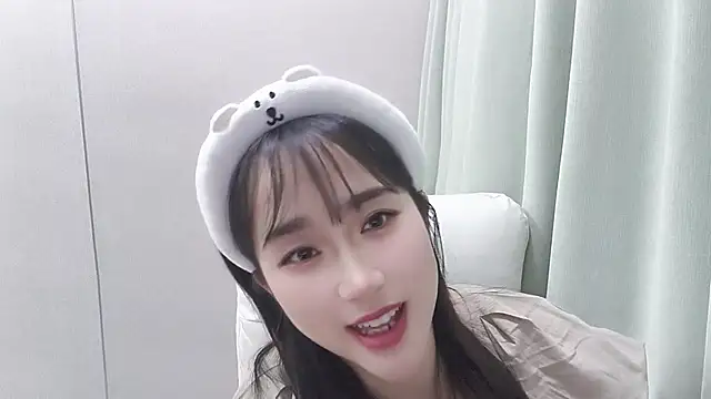 Snapshot of Honeysexy-1 chatting on 10.31.25 Honeysexy-1 online show from 10.31.25