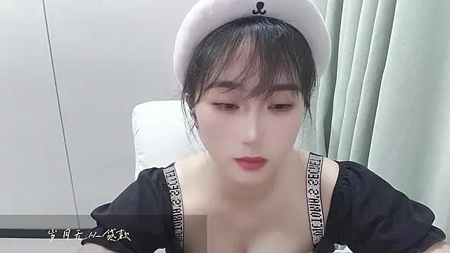 Snapshot of Honeysexy-1 chatting on 11.08.25 Honeysexy-1 online show from 11.08.25