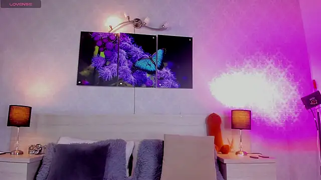 Snapshot of JenniferAuriston chatting on 10.15.25 JenniferAuriston online show from 10.15.25