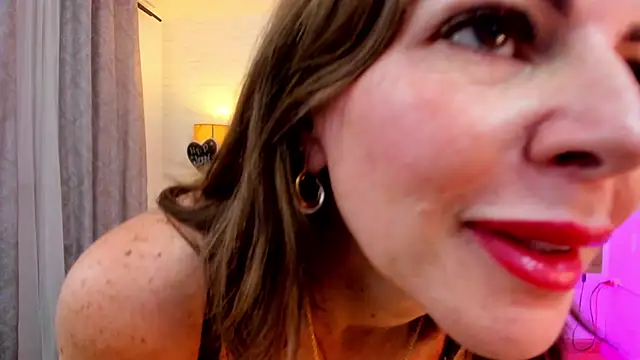 Snapshot of JenniferAuriston chatting on 06.14.26 JenniferAuriston online show from 06.14.26