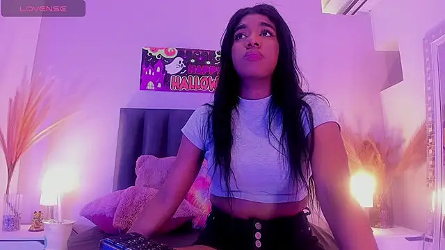 KendraChavez  online show from 10.21.25