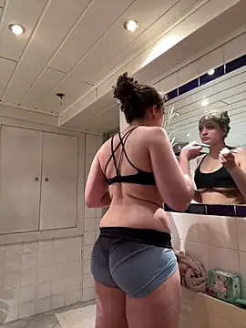 DreamThickCouple online show from 04.14.26