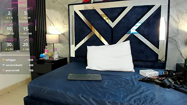 Snapshot of VioletRose_as chatting on 10.24.25 VioletRose as online show from 10.24.25