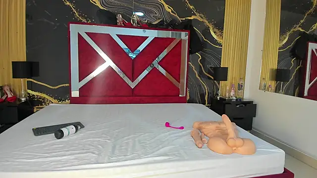 Snapshot of VioletRose_as chatting on 11.04.25 VioletRose as online show from 11.04.25