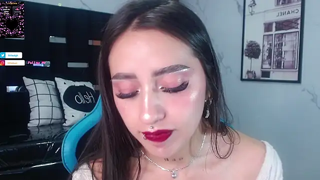 Abril Velvet a  online show from 10.17.25