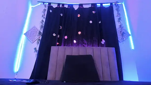 AkiraStone  online show from 09.25.25