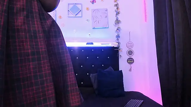 AkariRosetti online show from 09.17.25