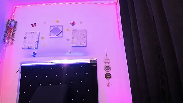 AkariRosetti online show from 10.22.25