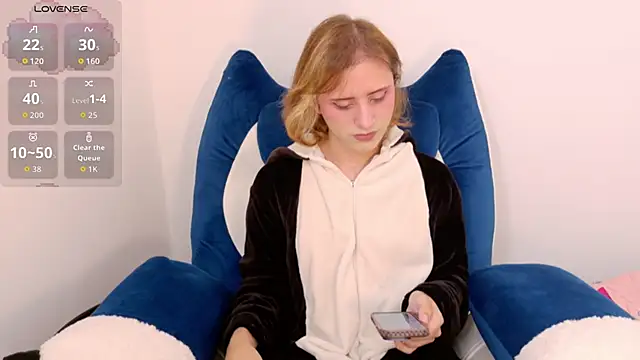 Snapshot of seraphine_star chatting on 06.06.26 seraphine star online show from 06.06.26