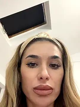 Snapshot of KaseyQuinn_ chatting on 10.08.25 KaseyQuinn online show from 10.08.25