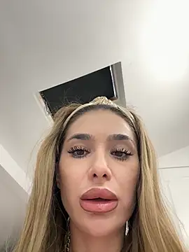 Snapshot of KaseyQuinn_ chatting on 10.09.25 KaseyQuinn online show from 10.09.25