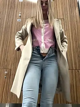 KaseyQuinn  online show from 11.21.25