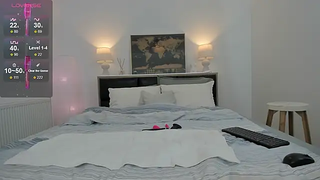 Snapshot of elysiastorm chatting on 10.15.25 elysiastorm online show from 10.15.25