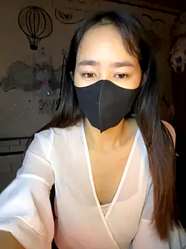 TiNa 04 online show from 10.26.25