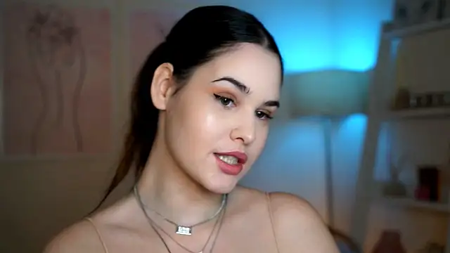 Snapshot of BustyGff chatting on 10.15.25 BustyGff online show from 10.15.25