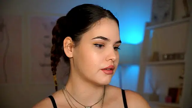 Snapshot of BustyGff chatting on 11.11.25 BustyGff online show from 11.11.25