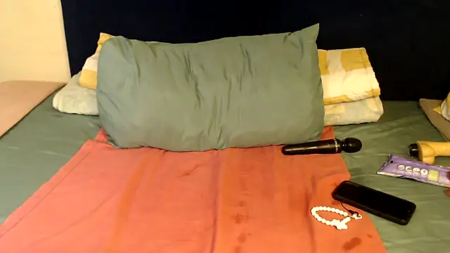 Snapshot of Sexy-Momo chatting on 10.18.25 Sexy-Momo online show from 10.18.25