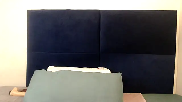 Snapshot of Sexy-Momo chatting on 10.31.25 Sexy-Momo online show from 10.31.25