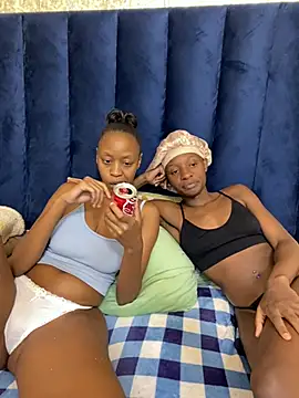 LonelyQueenxx25 online show from 03.11.26