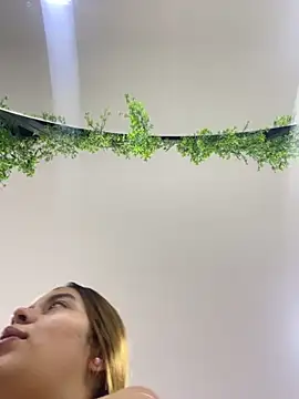 Snapshot of CharlotteBrownn_ chatting on 10.30.25 CharlotteBrownn online show from 10.30.25