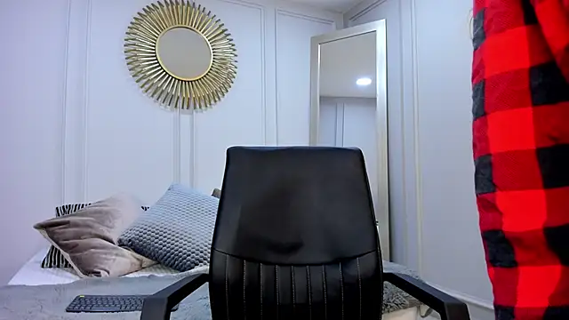 CharlotteBrownn  online show from 11.30.25