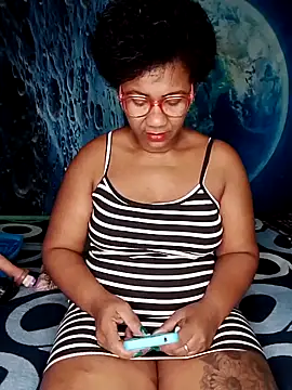 Snapshot of analgetica chatting on 10.28.25 analgetica online show from 10.28.25