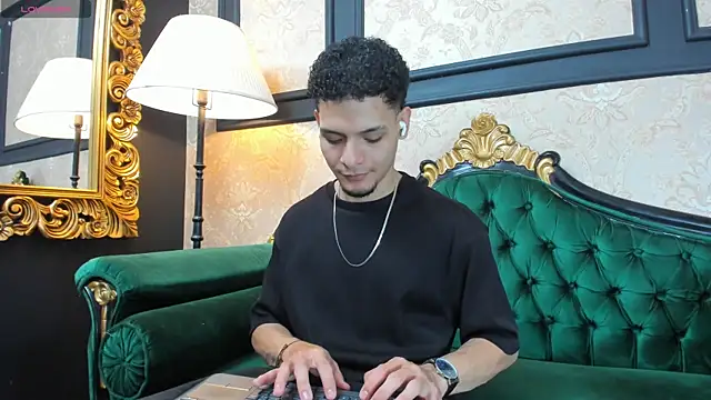 Snapshot of AlessandroKiing chatting on 04.06.26 AlessandroKiing online show from 04.06.26