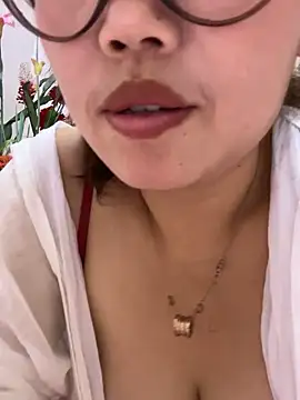 Snapshot of feifei_521 chatting on 10.01.25 feifei 521 online show from 10.01.25