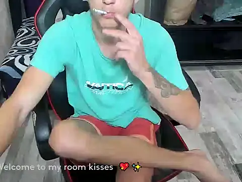 HugeDickFuck online show from 10.28.25