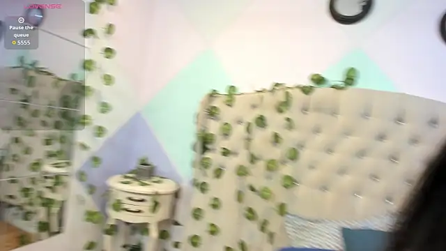 Snapshot of ZaharaSkylar chatting on 11.05.25 ZaharaSkylar online show from 11.05.25