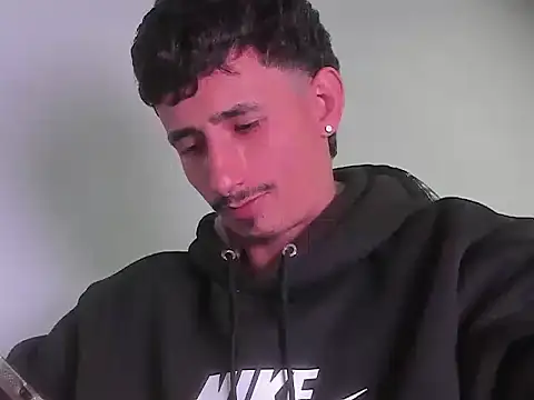 Snapshot of Damartinez27 chatting on 02.26.26 Damartinez27 online show from 02.26.26