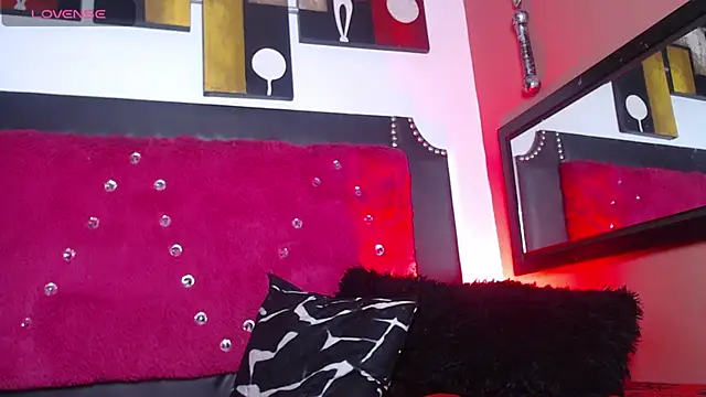 Snapshot of Engeelll chatting on 10.25.25 Engeelll online show from 10.25.25