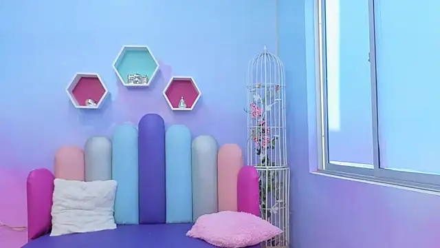 Issa Skinny  online show from 10.04.25