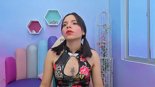 Issa Skinny  online show from 11.02.25