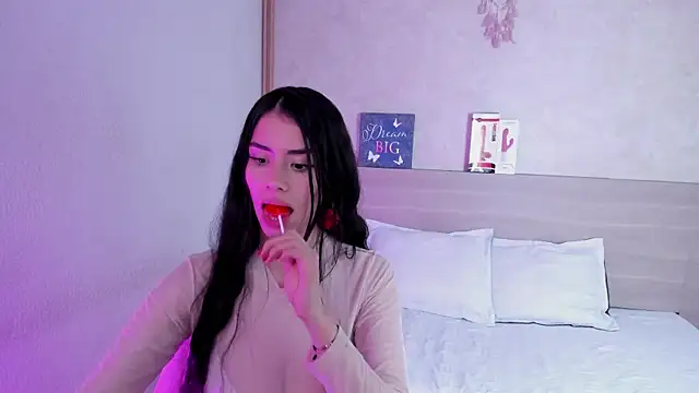 Snapshot of Tinny_floor chatting on 10.16.25 Tinny floor online show from 10.16.25