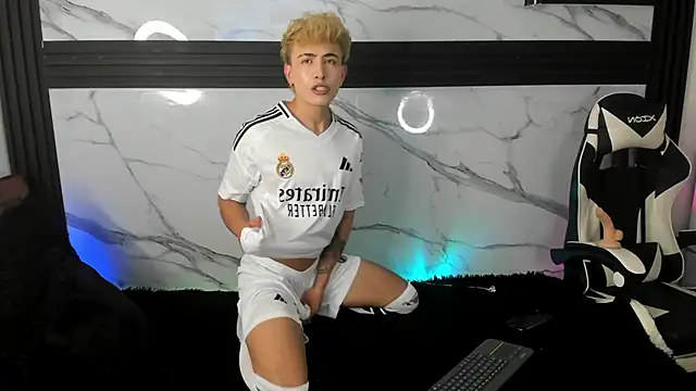 Snapshot of Saimonvela chatting on 10.25.25 Saimonvela online show from 10.25.25