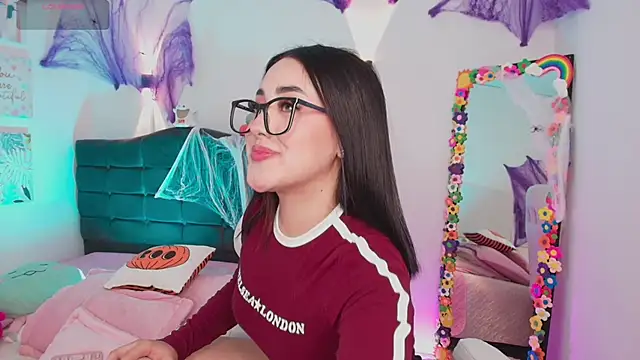 justonecute online show from 10.17.25