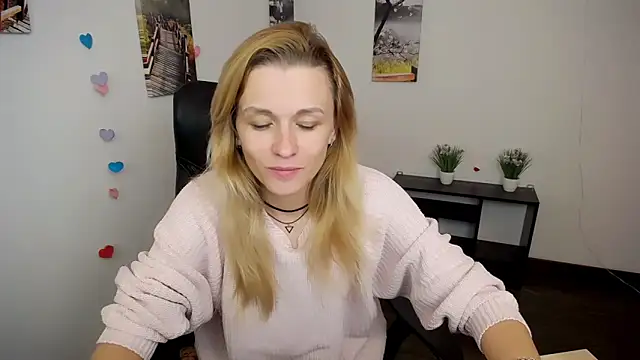 Snapshot of PeppyMia chatting on 10.11.25 PeppyMia online show from 10.11.25