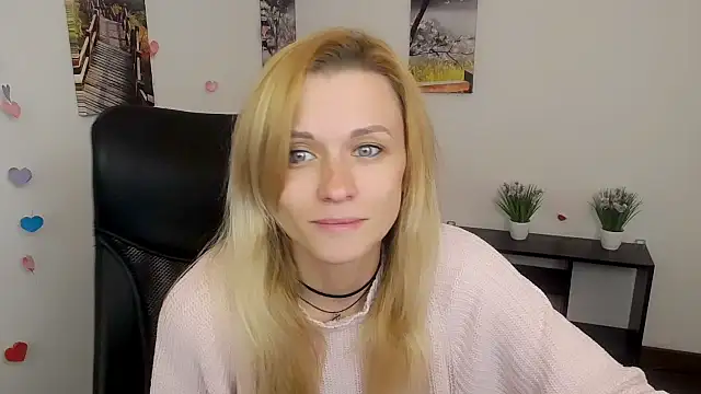 Snapshot of PeppyMia chatting on 10.12.25 PeppyMia online show from 10.12.25