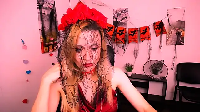 Snapshot of PeppyMia chatting on 10.31.25 PeppyMia online show from 10.31.25