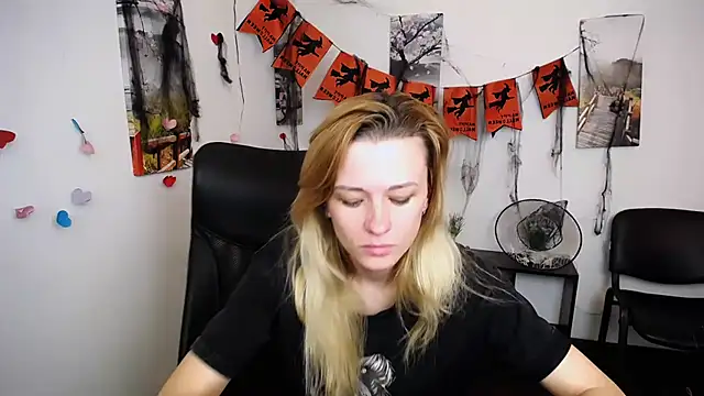 Snapshot of PeppyMia chatting on 11.01.25 PeppyMia online show from 11.01.25