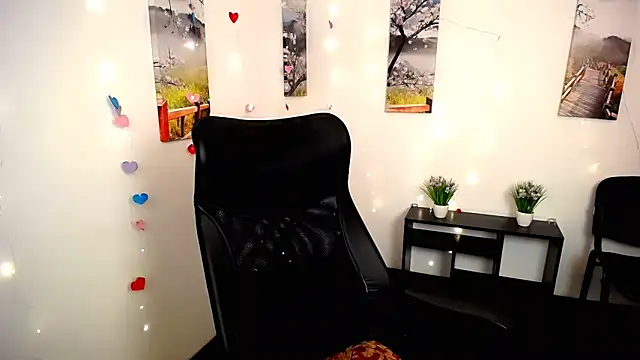 Snapshot of PeppyMia chatting on 11.04.25 PeppyMia online show from 11.04.25