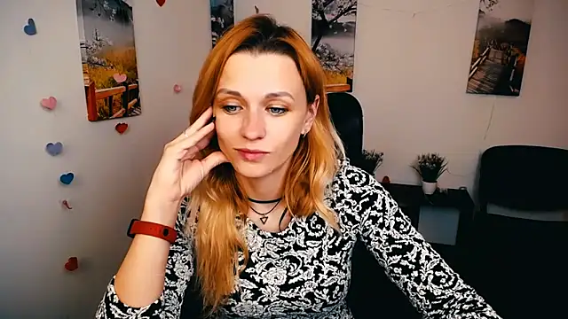 Snapshot of PeppyMia chatting on 11.13.25 PeppyMia online show from 11.13.25