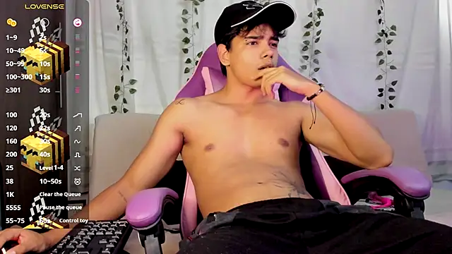 Snapshot of an_drew18 chatting on 09.20.25 an drew18 online show from 09.20.25