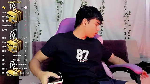 Snapshot of an_drew18 chatting on 09.21.25 an drew18 online show from 09.21.25