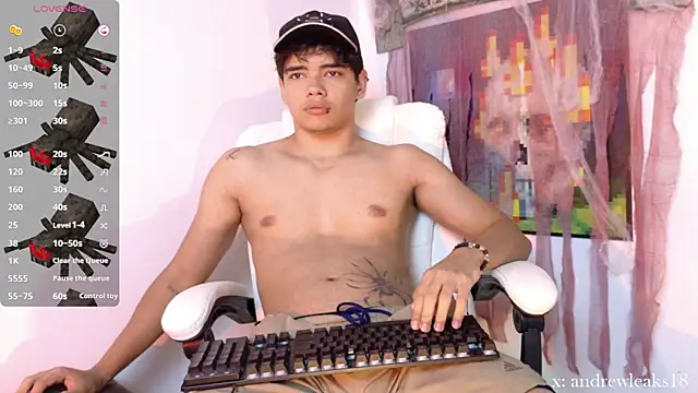 Snapshot of an_drew18 chatting on 10.31.25 an drew18 online show from 10.31.25