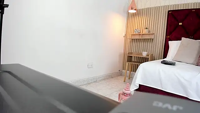 Snapshot of Laura_Ivy chatting on 09.24.25 Laura Ivy online show from 09.24.25